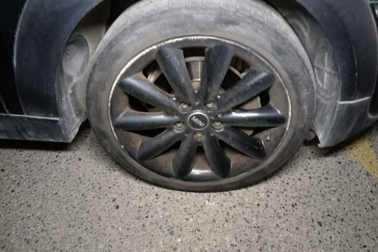 Used MINI 2014 2.0T COOPER S Excitement Right Front Wheel Hub