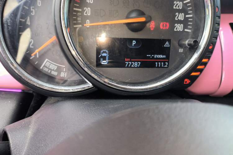 Used MINI 2014 1.2T ONE Odometer Close Up