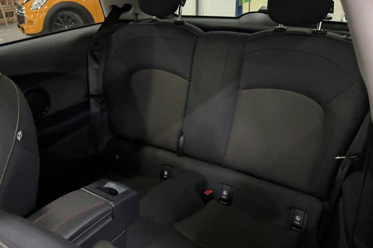 Used MINI 2014 1.5T COOPER Fun Interior 1