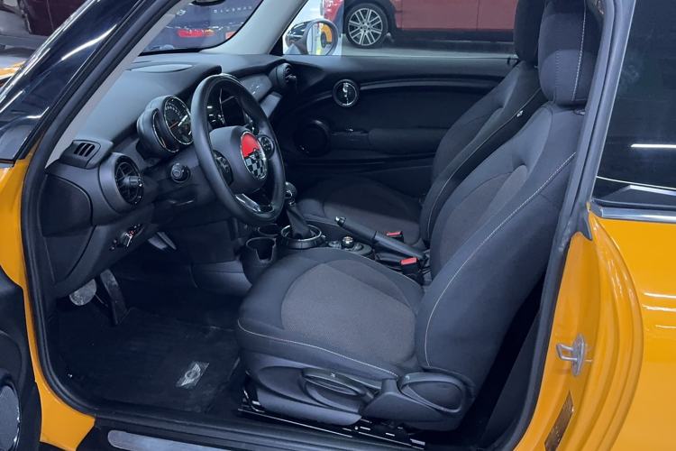Used MINI 2014 1.5T COOPER Fun Interior 2
