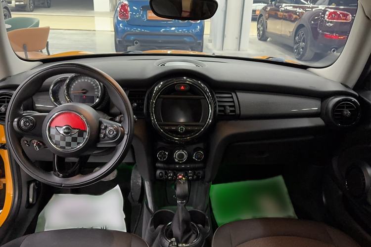 Used MINI 2014 1.5T COOPER Fun Interior 3
