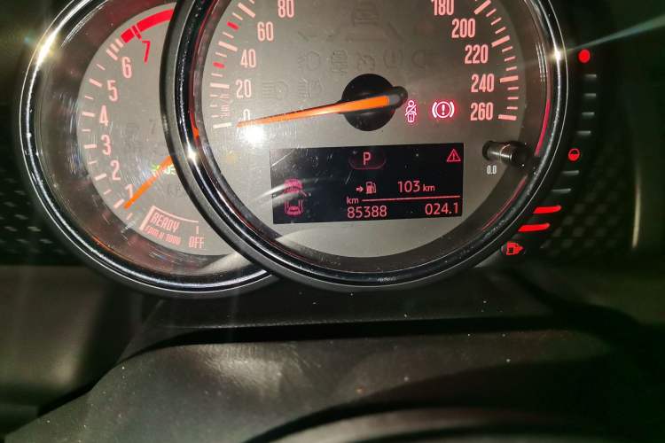 Used MINI 2014 2.0T COOPER S Fun Odometer Close Up