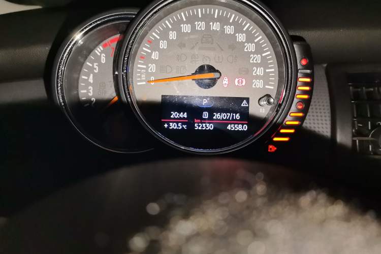 Used MINI 2014 1.5T COOPER Excitement Odometer Close Up