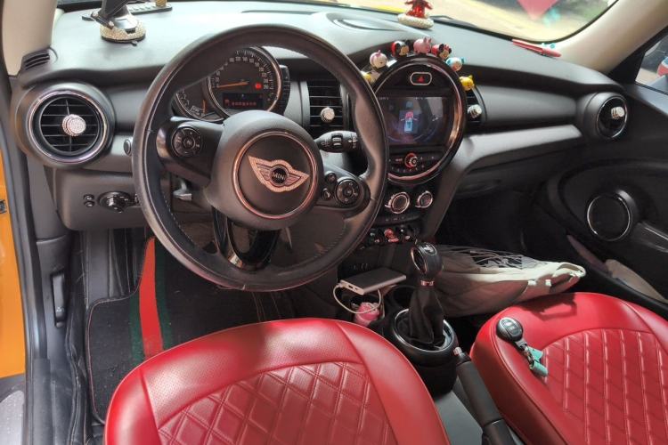 Used MINI 2014 1.2T ONE+ Center Console