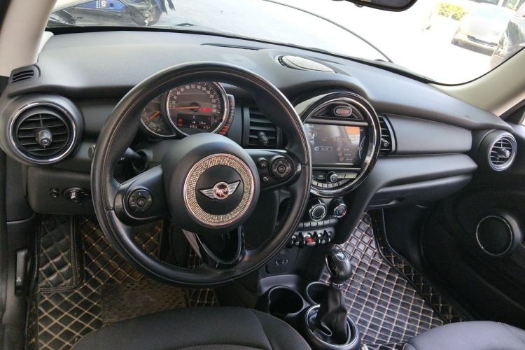 Used MINI 2014 1.2T ONE+ Center Console