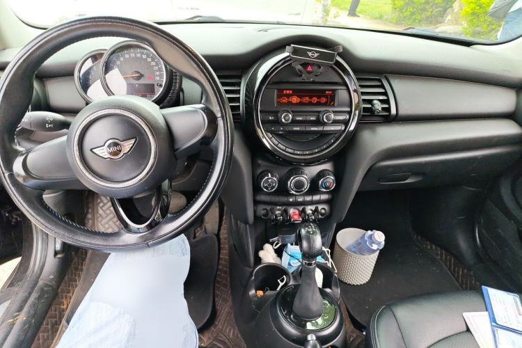 Used MINI 2014 1.2T ONE Center Console