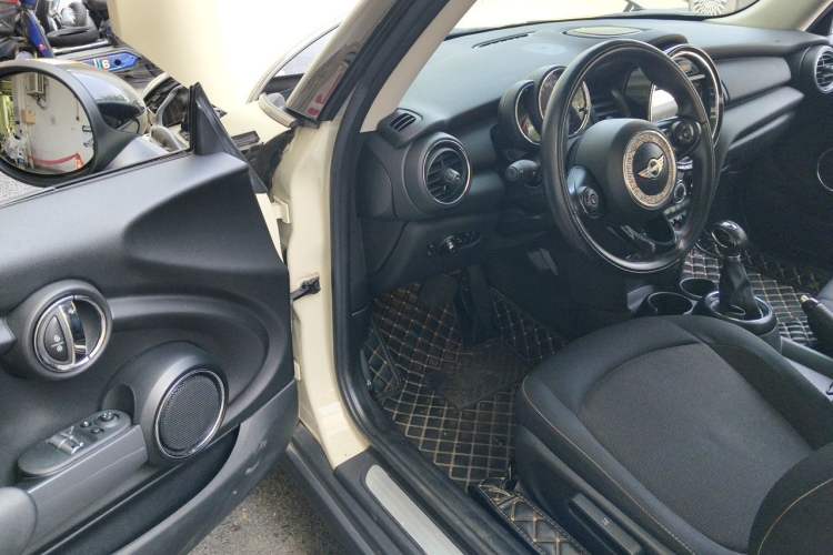 Used MINI 2014 1.2T ONE+ Driver Seat