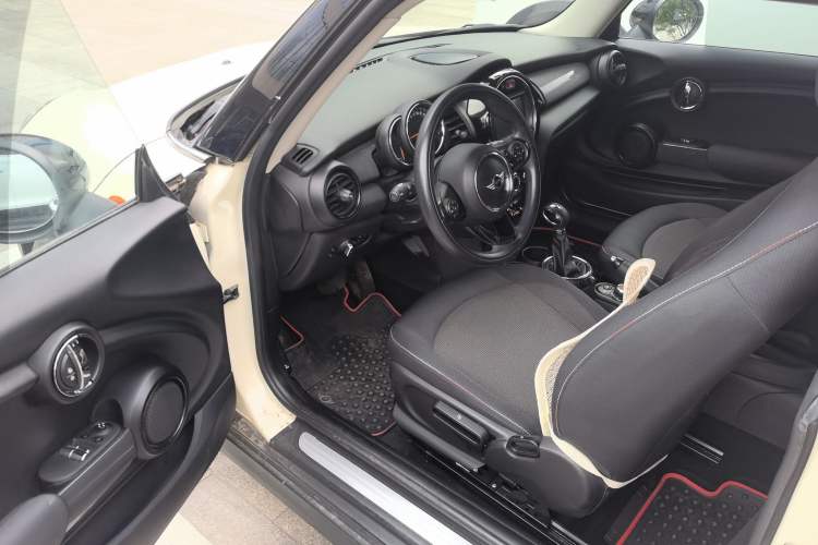Used MINI 2014 1.5T COOPER Fun Driver Seat