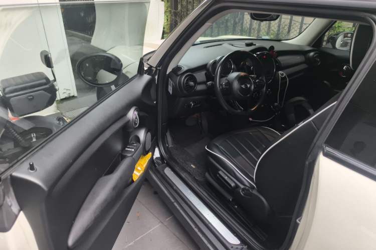 Used MINI 2014 1.5T COOPER Fun Driver Seat