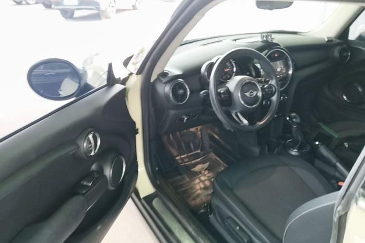 Used MINI 2014 1.2T ONE+ Driver Seat