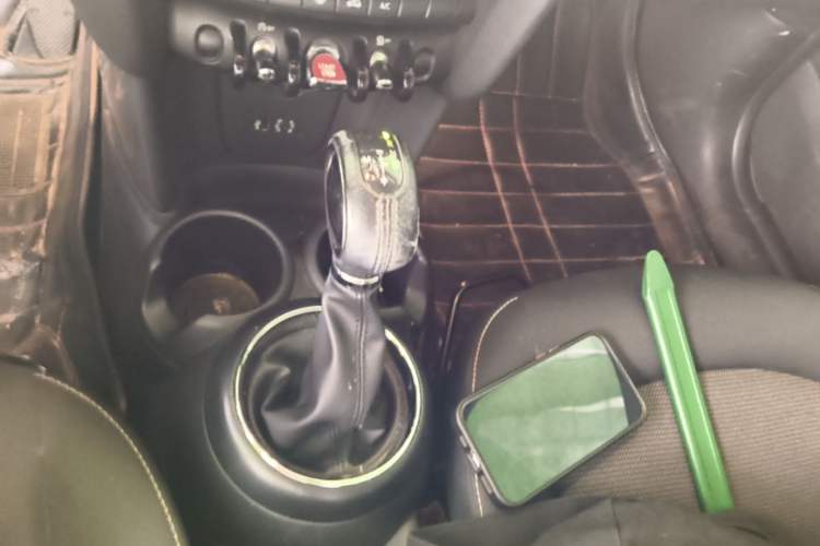 Used MINI 2014 1.2T ONE+ Gear Lever
