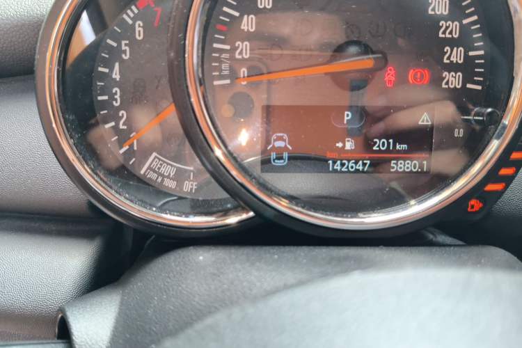 Used MINI 2014 1.2T ONE+ Odometer Close Up