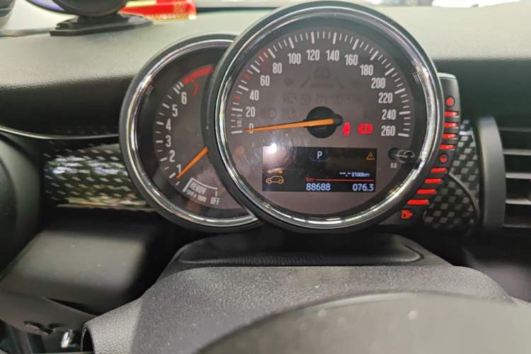 Used MINI 2014 2.0T COOPER S Excitement Odometer Close Up