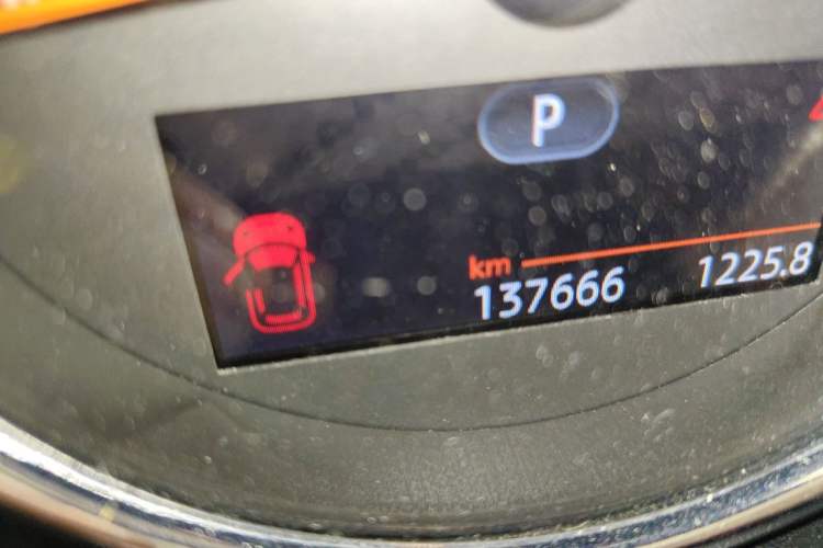 Used MINI 2014 2.0T COOPER S Fun Odometer Close Up