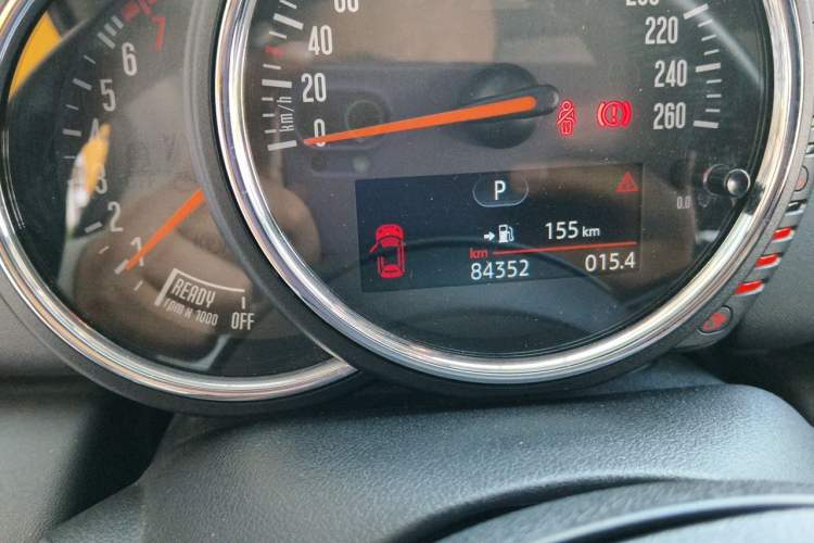 Used MINI 2014 1.2T ONE+ Odometer Close Up