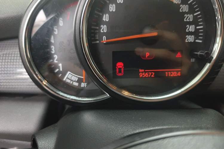 Used MINI 2014 1.5T COOPER Fun Odometer Close Up