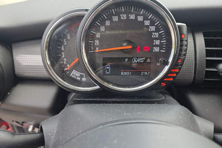 Used MINI 2014 1.5T COOPER Excitement Odometer Close Up