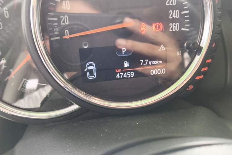 Used MINI 2014 1.2T ONE+ Odometer Close Up