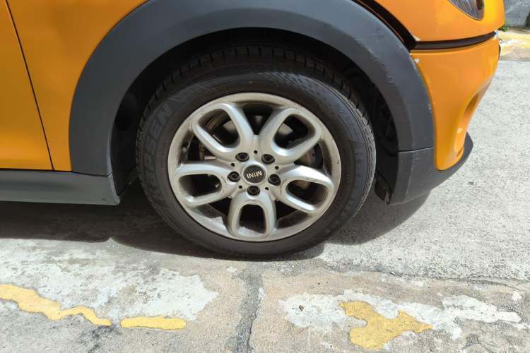 Used MINI 2014 1.2T ONE+ Right Front Wheel Hub