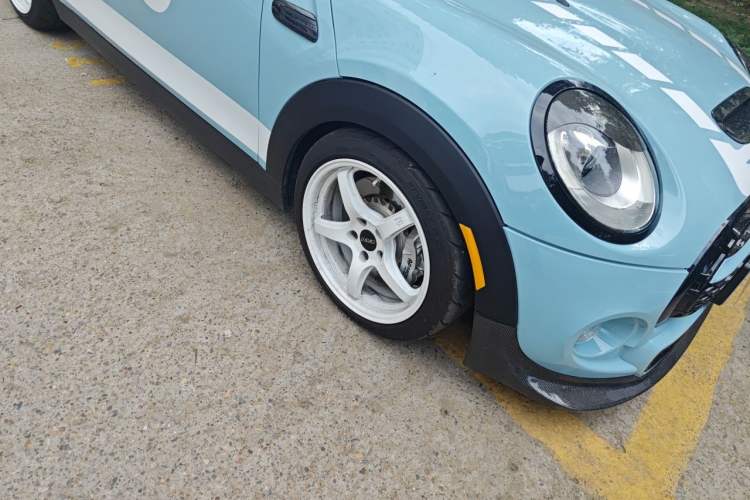 Used MINI 2014 2.0T COOPER S Excitement Right Front Wheel Hub