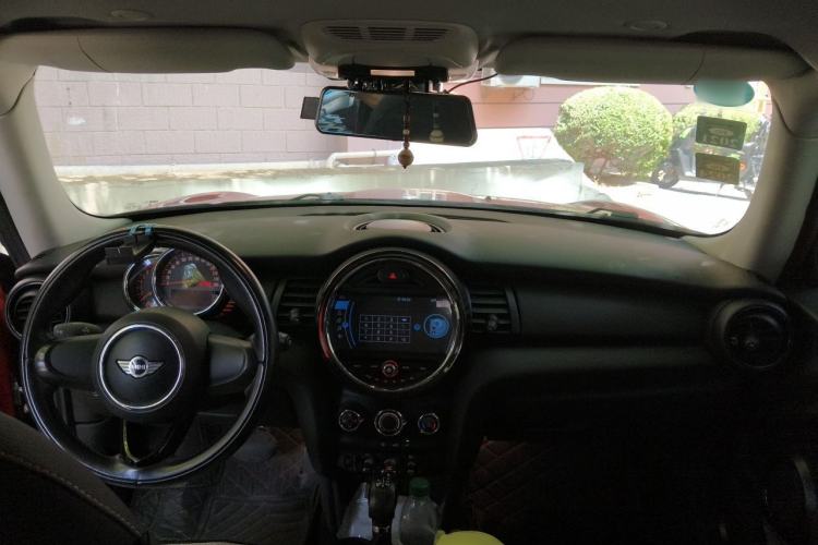 Used MINI 2014 1.2T ONE Center Console