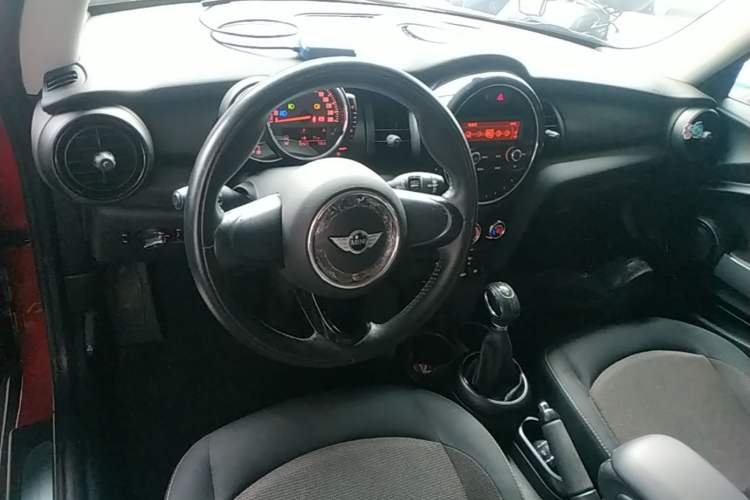 Used MINI 2014 1.2T ONE Center Console