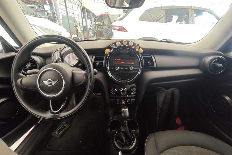 Used MINI 2014 1.2T ONE Center Console