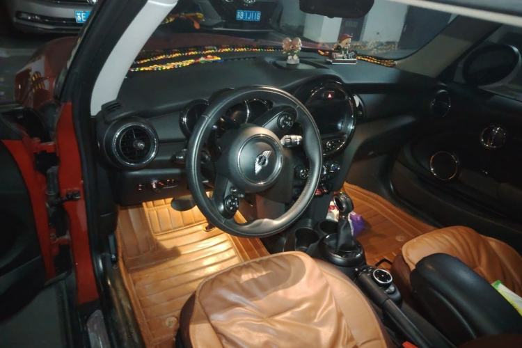 Used MINI 2014 1.2T ONE+ Center Console