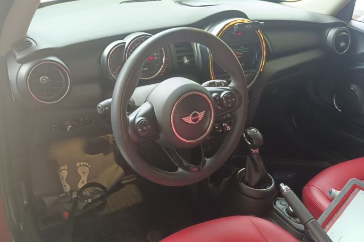 Used MINI 2014 1.2T ONE+ Center Console
