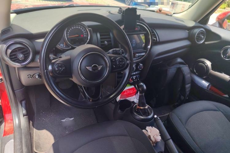 Used MINI 2014 1.2T ONE+ Center Console