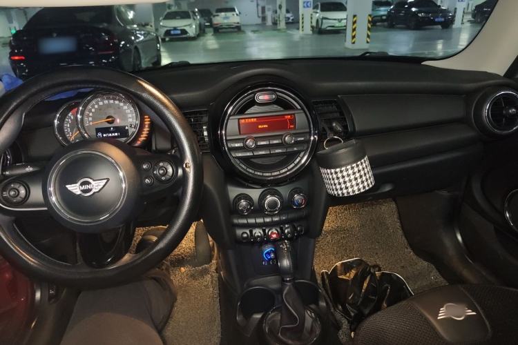 Used MINI 2014 1.2T ONE+ Center Console