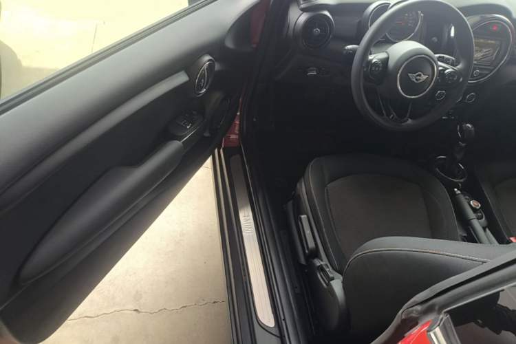 Used MINI 2014 1.5T COOPER Fun Driver Seat