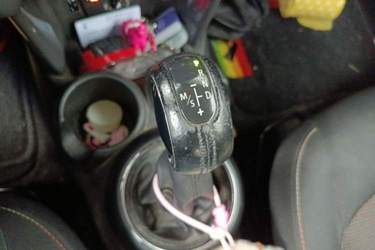 Used MINI 2014 1.2T ONE+ Gear Lever