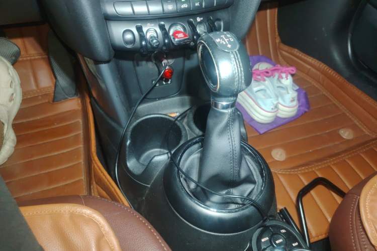 Used MINI 2014 1.2T ONE+ Gear Lever