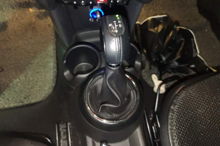 Used MINI 2014 1.2T ONE+ Gear Lever