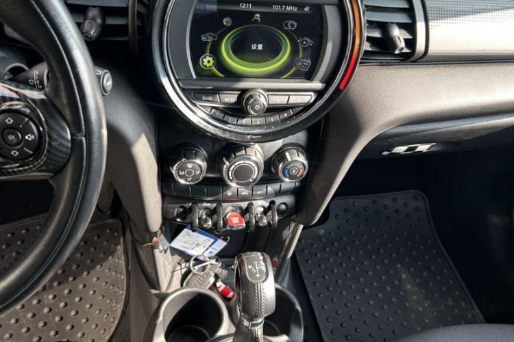 Used MINI 2014 1.5T COOPER Fun Interior 1