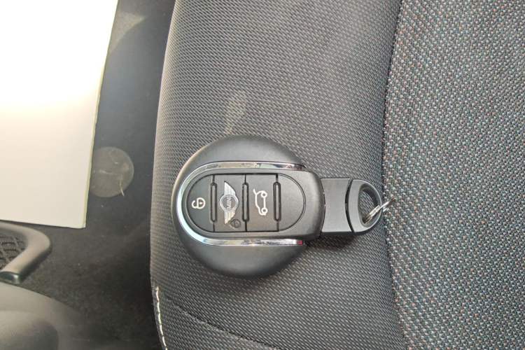 Used MINI 2014 1.5T COOPER Fun Interior 1