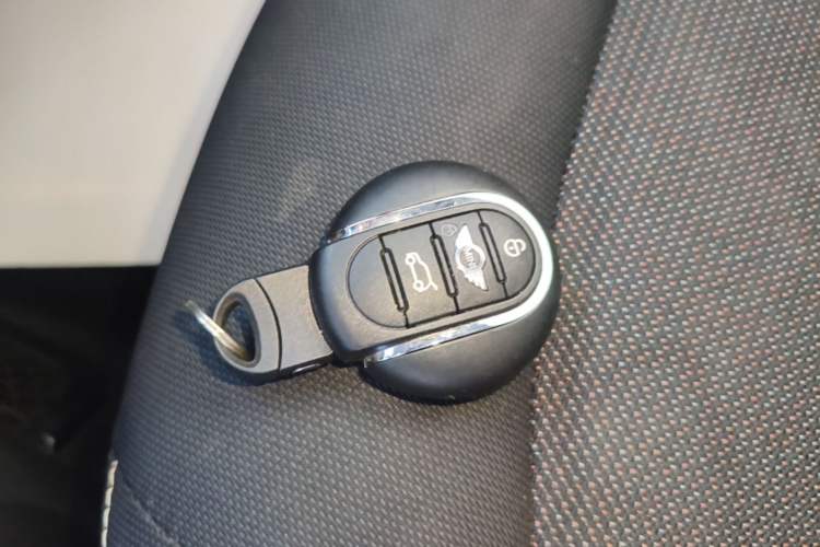 Used MINI 2014 1.5T COOPER Fun Interior 1