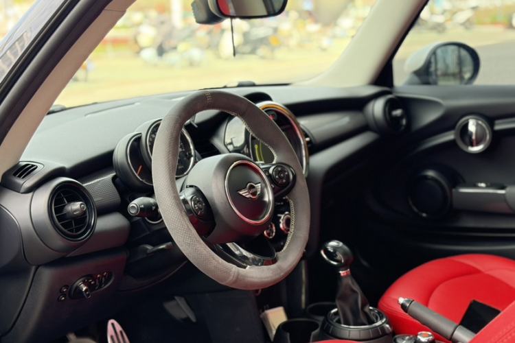 Used MINI 2014 1.5T COOPER Fun Interior 2