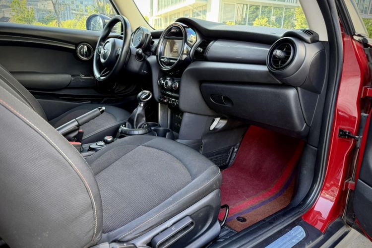 Used MINI 2014 1.5T COOPER Fun Interior 2