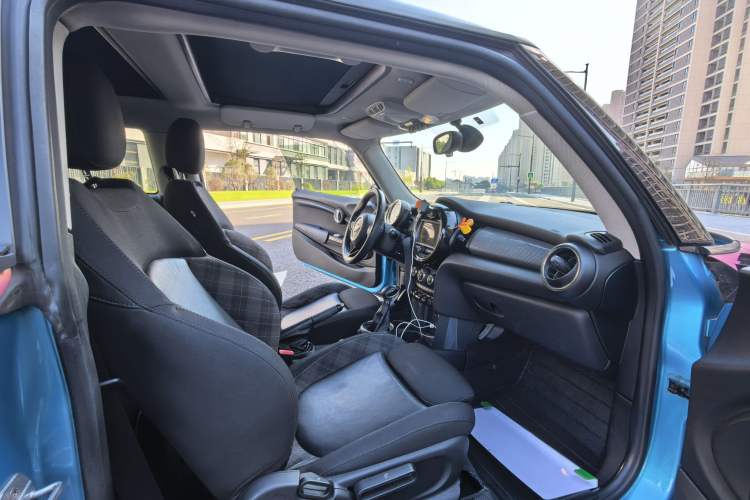 Used MINI 2014 1.5T COOPER Excitement Interior 3