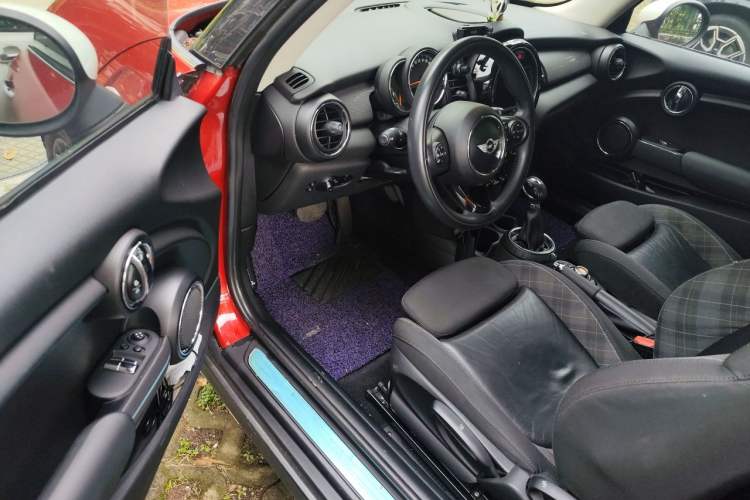 Used MINI 2014 1.5T COOPER Excitement Interior 3