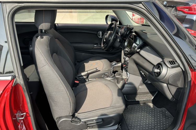 Used MINI 2014 1.5T COOPER Fun Interior 4