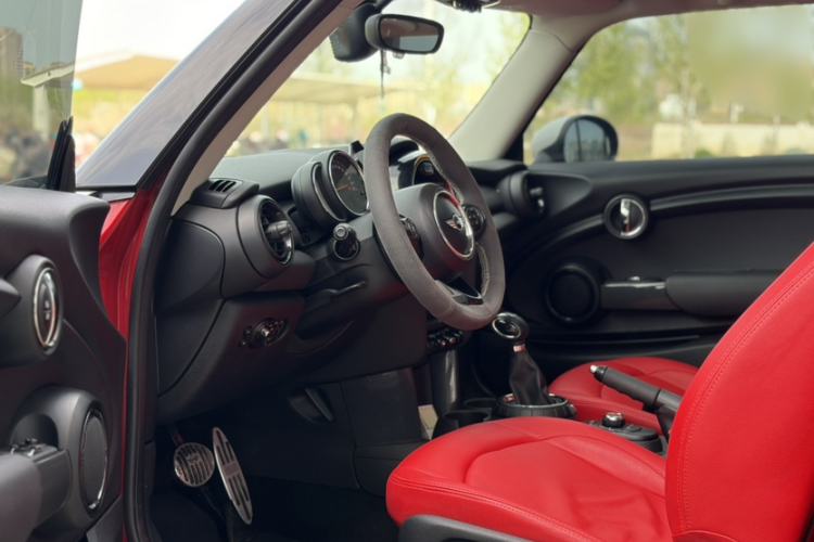 Used MINI 2014 1.5T COOPER Fun Interior 5