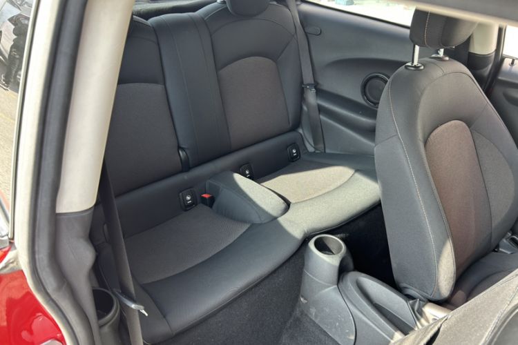 Used MINI 2014 1.5T COOPER Fun Interior 5