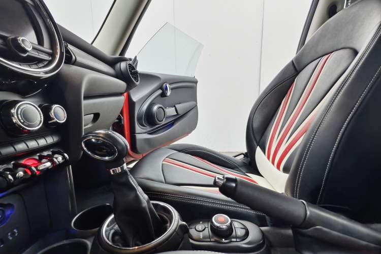 Used MINI 2014 1.5T COOPER Fun Interior 5