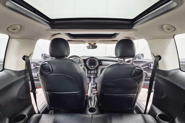 Used MINI 2014 1.5T COOPER Fun Interior 7