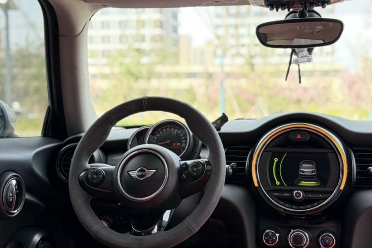 Used MINI 2014 1.5T COOPER Fun Interior 9