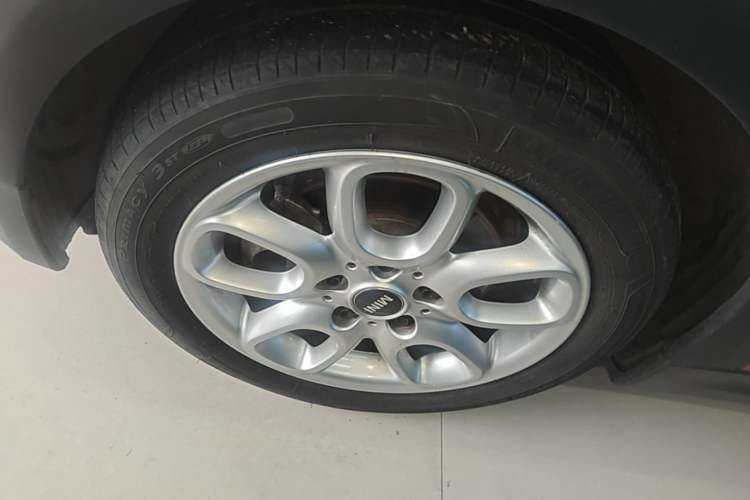 Used MINI 2014 1.5T COOPER Fun Left Front Wheel Hub
