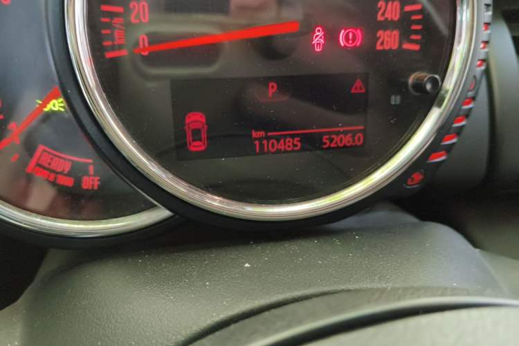 Used MINI 2014 1.2T ONE Odometer Close Up